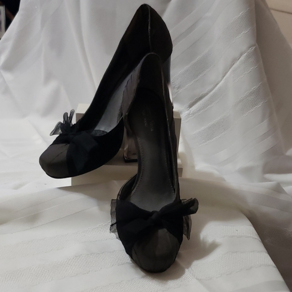 Simply Vera charcoal, fabric chunky lucite heel. - Picture 2 of 7